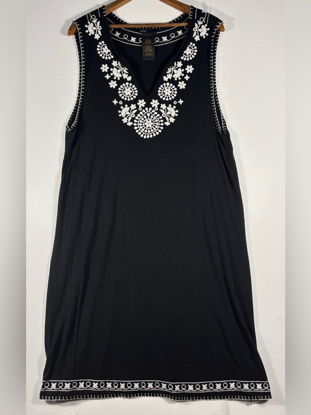 Grace Elements Women’s XL Black Sleeveless V-Neck Dress White Floral Embroidery